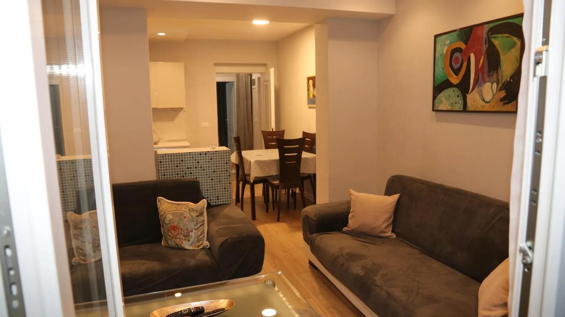 Gray House Apartman Tirana 0*,
